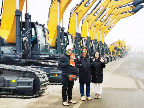 Papua New Guinea Clients Visited NEWINDU Office and XCMG Factory