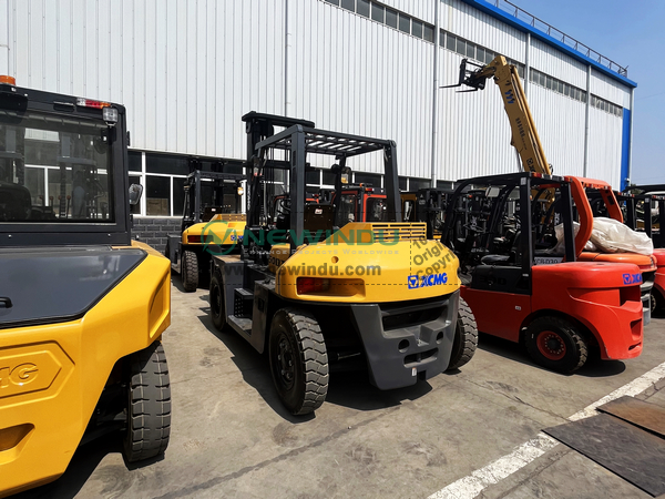 Russia Client Visited NEWINDU Office and XCMG Factory