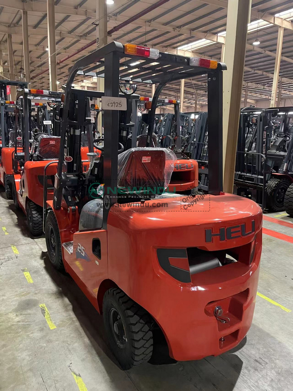 1 Unit HELI CPCD25 Forklift & CBD20J-Li3 Pallet Forklift