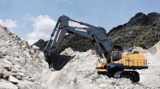 Signing Ceremony For 20 Units of HYUNDAI 125-Ton Super-Large Excavators