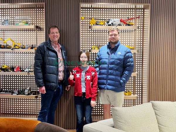 Australia Clients Visited NEWINDU Office & XCMG Factory