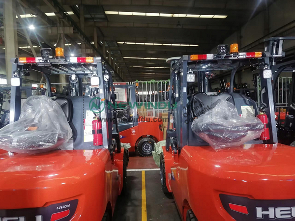 Australia - 3 Units HELI Forklifts CPD & 1 HANGCHA Working Aerial Platform 100XENS