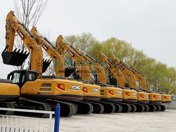 Australia Clients Visited NEWINDU Office & XCMG Factory