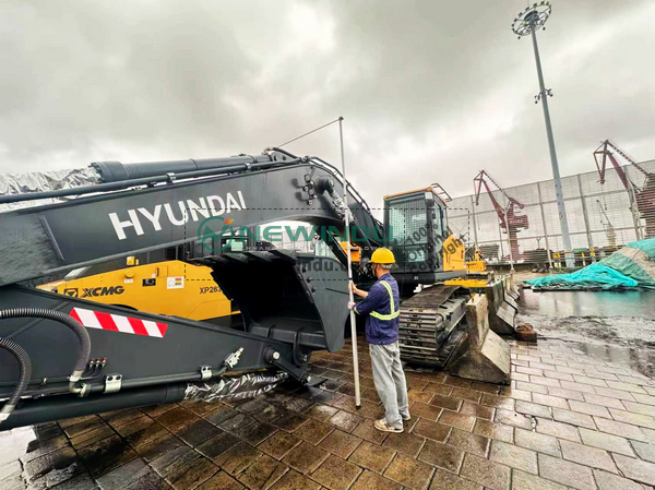 Algeria - 1 Unit HYUNDAI HX340HD Excavator 