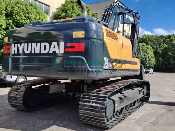 HYUNDAI HX220L Excavator